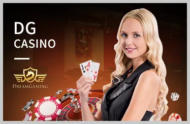 Bàn Poker với chip và bài tại cwin99 nhà cái
